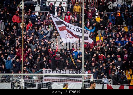 Reggio Calabria, Italien. 27.. Februar 2022. Fans von Reggina während Reggina 1914 gegen AC Pisa, Italienisches Fußballspiel der Serie B in Reggio Calabria, Italien, Februar 27 2022 Quelle: Independent Photo Agency/Alamy Live News Stockfoto