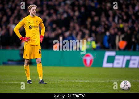 LONDON, GROSSBRITANNIEN. FEB 27. Caoimhin Kelleher von Liverpool kontrolliert den Ball während des Carabao Cup Finales zwischen Chelsea und Liverpool im Wembley Stadium, London am Sonntag, 27.. Februar 2022. (Kredit: Federico Maranesi | MI Nachrichten) Kredit: MI Nachrichten & Sport /Alamy Live Nachrichten Stockfoto