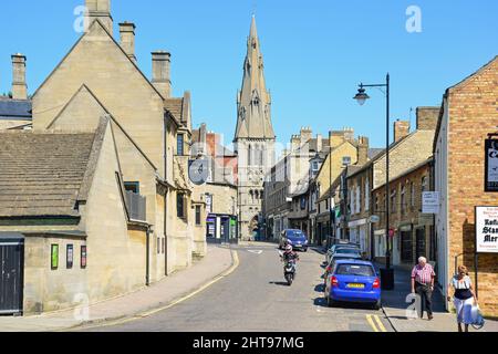 St. Marien-Kirche und St. Marien Hill von Schafen Markt, Stamford, Lincolnshire, England, Vereinigtes Königreich Stockfoto