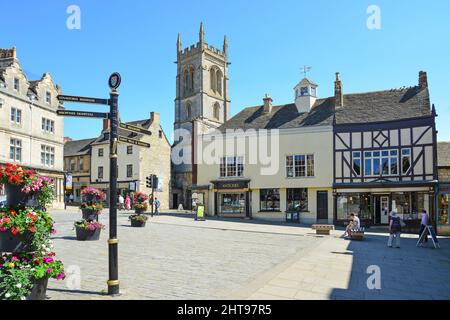 Red Lion Square zeigt Str. Marys Kirche, Stamford, Lincolnshire, England, Vereinigtes Königreich Stockfoto