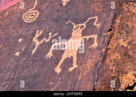 Felszeichnungen Felsmalereien St. George Utah auf dem Land Hill von Ahnenstral Puebloan und Southern Paiute Native Americans Tausende von Jahren alt auf Sandston Stockfoto