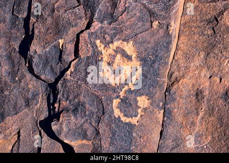 Felszeichnungen Felsmalereien St. George Utah auf dem Land Hill von Ahnenstral Puebloan und Southern Paiute Native Americans Tausende von Jahren alt auf Sandston Stockfoto