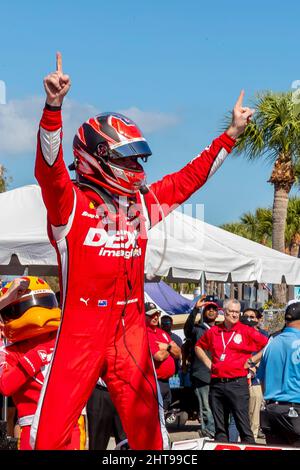 Peking, Hebei, China. 27.. Februar 2022. SCOTT MCLAUGHLIN (3) aus Christchurch, Neuseeland, gewinnt den Firestone Grand Prix von St. Petersburg auf den Straßen von St. Petersburg in St. Petersburg, Florida, USA. (Bild: © Walter G. Arce Sr./ZUMA Press Wire) Stockfoto