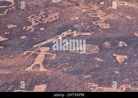 Felszeichnungen Felsmalereien St. George Utah auf dem Land Hill von Ahnenstral Puebloan und Southern Paiute Native Americans Tausende von Jahren alt auf Sandston Stockfoto