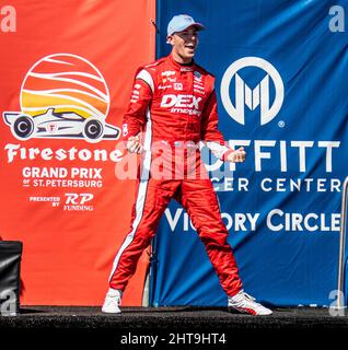 St. Petersburg, Usa. 27.. Februar 2022. Scott McLaughlin feiert am Sonntag, den 27. Februar 2022, den Gewinn des Firestone Grand Prix von St. Petersburg 2022 in St. Petersburg, Florida. Foto von Edwin Locke/UPI Credit: UPI/Alamy Live News Stockfoto