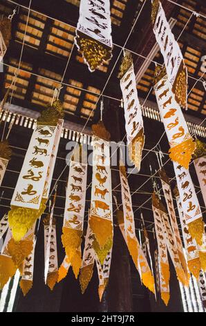 Vertikales Foto des Chiang Mai Wat Pan Toa Tempels in Thailand Stockfoto