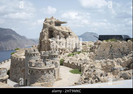 Fort und Ensemble von Küstenverteidigungsburgen mit großen Kanonen bewaffnet Stockfoto