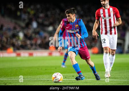 Barcelona, Spanien. 27.. Februar 2022 ; Nou Camp, Barcelona, Spanien: La Liga Fußball, FC Barcelona gegen Athletic Bilbao; 16 Pedro "Pedri" Gonzalez vom FC Barcelona Spieler in Aktion Credit: Action Plus Sports Images/Alamy Live News Stockfoto