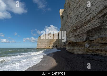 Schöne Aussicht auf die Falaises d'Etretat in der Normandie, Frankreich Stockfoto