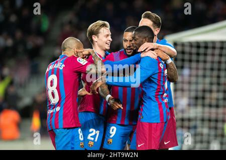 Barcelona, Spanien. 27. February 2022 ; Nou Camp, Barcelona, Spanien: La Liga Football, FC Barcelona versus Athletic Bilbao; 9 Memphis Depay FC Barcelona Spieler feiert das Tor 4. für 4-0 in der 93.-minütigen Gutschrift: Action Plus Sports Images/Alamy Live News Stockfoto