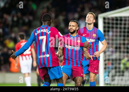 Barcelona, Spanien. 27. February 2022 ; Nou Camp, Barcelona, Spanien: La Liga Football, FC Barcelona versus Athletic Bilbao; 9 Memphis Depay FC Barcelona Spieler feiert das Tor 4. für 4-0 in der 93.-minütigen Gutschrift: Action Plus Sports Images/Alamy Live News Stockfoto