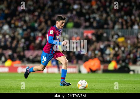 Barcelona, Spanien. 27.. Februar 2022 ; Nou Camp, Barcelona, Spanien: La Liga Football, FC Barcelona versus Athletic Bilbao; 16 Pedro "Pedri" Gonzalez vom FC Barcelona in Aktion Credit: Action Plus Sports Images/Alamy Live News Stockfoto