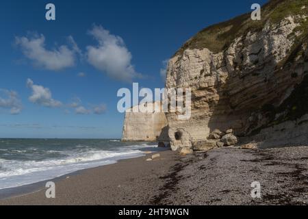 Schöne Aussicht auf die Falaises d'Etretat in der Normandie, Frankreich Stockfoto