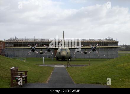 Transportflugzeug C-130 im RAF Cosford Museum UK Stockfoto