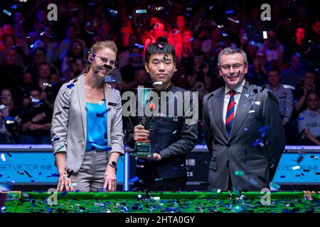 MILTON KEYNES, GROSSBRITANNIEN. 27.. Februar 2022. Fan Zhengyi gewann am Sonntag, den 27. Februar 2022 in MILTON KEYNES, ENGLAND, das Finale der European Masters 2022 in der Marshall Arena. Kredit: Taka G Wu/Alamy Live Nachrichten Stockfoto