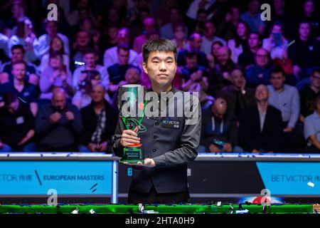 MILTON KEYNES, GROSSBRITANNIEN. 27.. Februar 2022. Fan Zhengyi gewann am Sonntag, den 27. Februar 2022 in MILTON KEYNES, ENGLAND, das Finale der European Masters 2022 in der Marshall Arena. Kredit: Taka G Wu/Alamy Live Nachrichten Stockfoto