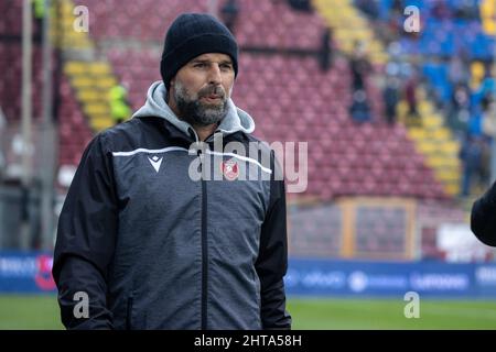 Reggio Calabria, Italien. 27.. Februar 2022. Stellone Roberto Trainer Reggina während Reggina 1914 gegen AC Pisa, Italienisches Fußballspiel der Serie B in Reggio Calabria, Italien, Februar 27 2022 Quelle: Independent Photo Agency/Alamy Live News Stockfoto