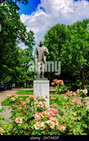 Eine Statue von Dr. Martin Luther King Jr. steht im Kelly Ingram Park, 12. Juli 2015, in Birmingham, Alabama. Stockfoto