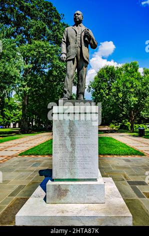 Eine Statue von Dr. Martin Luther King Jr. steht im Kelly Ingram Park, 12. Juli 2015, in Birmingham, Alabama. Stockfoto