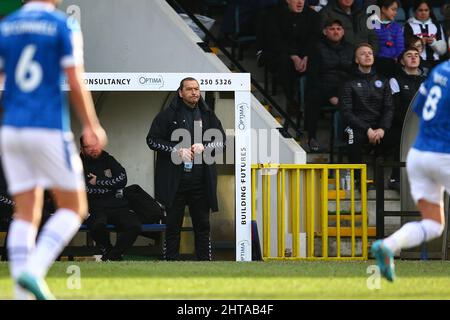 Crown Oil Arena, Rochdale, England - 26.. Februar 2022 Jon Brady Manager von Northampton - während des Spiels Rochdale gegen Northampton, EFL League Two 2021/22 in der Crown Oil Arena, Rochdale, England - 26.. Februar 2022 Credit: Arthur Haigh/WhiteRoseFotos/Alamy Live News Stockfoto