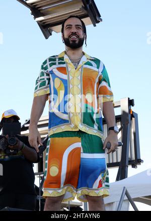 Miami, Vereinigte Staaten Von Amerika. 27.. Februar 2022. MIAMI BEACH, FL - 27. FEBRUAR: French Montana tritt während des South Beach Wine and Food Festival am 27. Februar 2022 in Miami Beach, Florida, auf. (Foto von Alberto E. Tamargo/Sipa USA) Quelle: SIPA USA/Alamy Live News Stockfoto