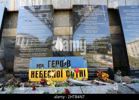 Gedenkstätten für Demonstranten, die während der Revolution der würde in der Nähe des Platzes der Unabhängigkeit in Kiew, Ukraine, starben. Stockfoto