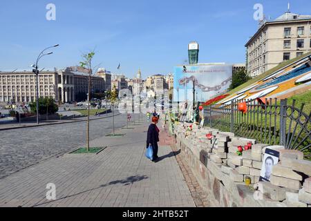 Gedenkstätten für Demonstranten, die während der Revolution der würde in der Nähe des Platzes der Unabhängigkeit in Kiew, Ukraine, starben. Stockfoto