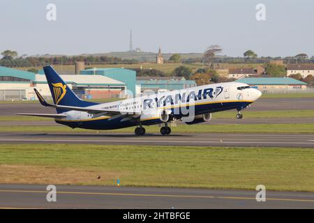 Ei-DLK, eine Boeing 737-8AS der Billigfluggesellschaft Ryanair, am Prestwick International Airport in Ayrshire, Schottland. Stockfoto