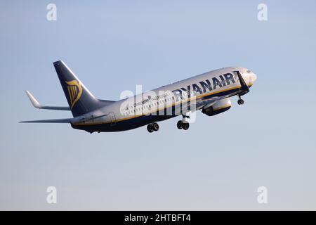 Ei-DLK, eine Boeing 737-8AS der Billigfluggesellschaft Ryanair, am Prestwick International Airport in Ayrshire, Schottland. Stockfoto