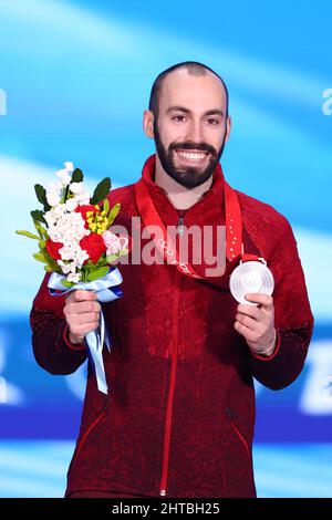 Peking, China. 10.. Februar 2022. Steven Dubois (CAN) Short Track : die Medaillenzeremonie der Männer 1500m während der Olympischen Winterspiele 2022 in Peking auf dem Beijing Medal Plaza in Peking, China . Quelle: Yohei Osada/AFLO SPORT/Alamy Live News Stockfoto