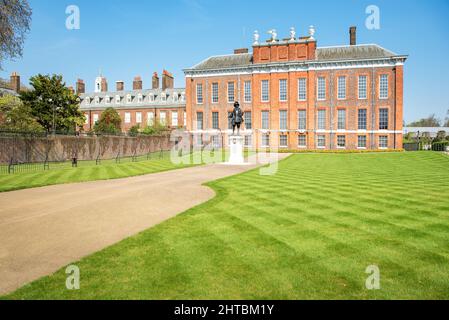 London , England 27. Februar 2022 - der Kensington Palace ist eine königliche Residenz in London, England. Es ist derzeit die offizielle Londoner Residenz von Th Stockfoto