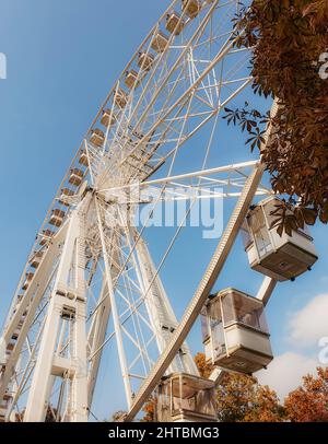 Low-Winkel-Ansicht von Budapest Auge im Herbst in der Stadt Budapest, Ungarn Stockfoto