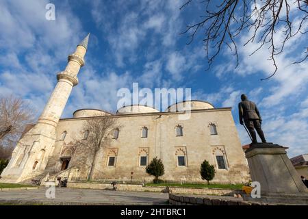 Edirne, Türkei, 22. Dezember 2021 : Alte Moschee von außen in Edirne Stadt der Türkei. Edirne war die Hauptstadt der Osmanen Stockfoto