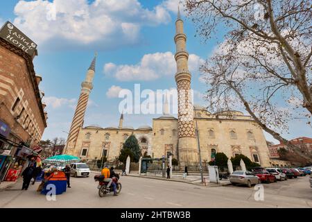 EDIRNE, TÜRKEI, 22. DEZEMBER 2018: Außenansicht der UC Serefeli Moschee Moschee im Zentrum der Stadt Edirne, Ostthrakien, Türkei Stockfoto