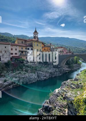 Kanal ob Soci in Slowenien bei Tageslicht Stockfoto