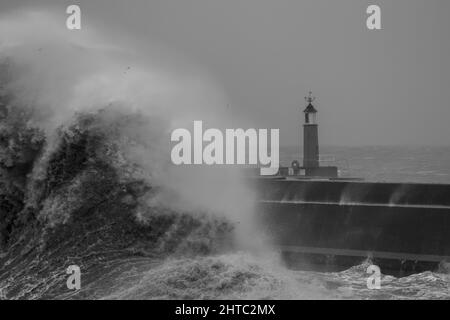 Sturm Franklin trifft auf die kleine Hafenstadt Watchet in Somerset. Stockfoto