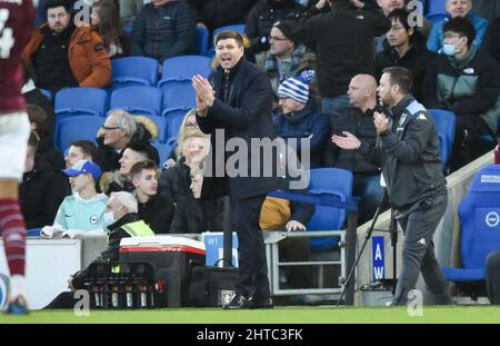 Aston Villa Cheftrainer Steven Gerrard während des Premier League-Spiels zwischen Brighton und Hove Albion und Aston Villa im American Express Stadium , Brighton , Großbritannien - 26. Februar 2022 - nur redaktionelle Verwendung. Kein Merchandising. Foto Simon Dack/Teleobjektive für Fußballbilder FA und Premier League gelten. Keine Nutzung von Internet/Mobilgeräten ohne FAPL-Lizenz. Weitere Informationen erhalten Sie von Football Dataco Stockfoto