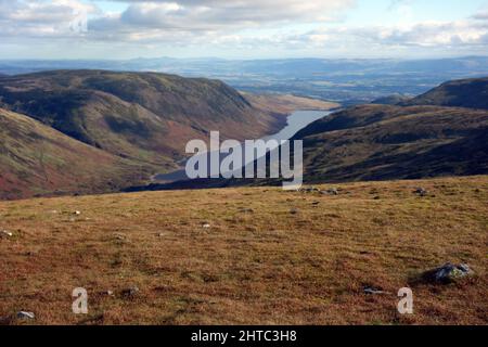 Loch Turret Reservoir vom Gipfel des Scottish Mountain Munro 'Ben Chonzie' in Glen Lednock, Perthshire, Schottland, Großbritannien. Stockfoto