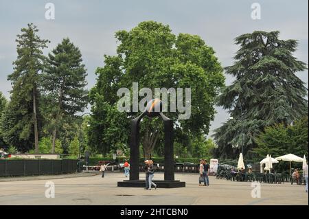 Turin, Italien - 2011. Juni: Touching the Time, Kan Yasudas Ausstellung im Valentino Park. Stockfoto