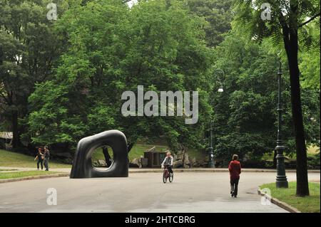 Turin, Italien - 2011. Juni: Touching the Time, Kan Yasudas Ausstellung im Valentino Park. Stockfoto