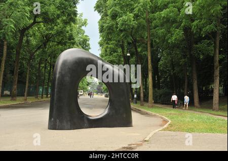 Turin, Italien - 2011. Juni: Touching the Time, Kan Yasudas Ausstellung im Valentino Park. Stockfoto