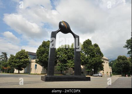 Turin, Italien - 2011. Juni: Touching the Time, Kan Yasudas Ausstellung im Valentino Park. Stockfoto