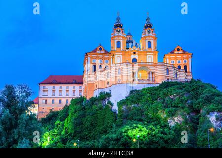 Melk, Österreich. Benediktinerabtei in Wachau bei Dämmerung. Stockfoto