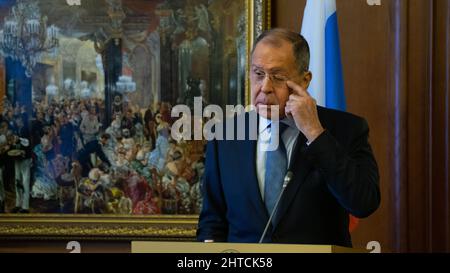 Sankt Petersburg, Russland - 15. FEBRUAR 2021, Pressekonferenz nach Treffen der Außenminister Sergei Lawrow und Pekka Haavisto (FIN) Stockfoto