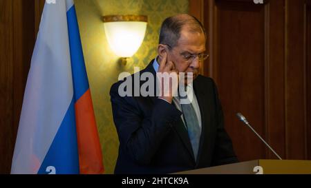 Sankt Petersburg, Russland - 15. FEBRUAR 2021, Pressekonferenz nach Treffen der Außenminister Sergei Lawrow und Pekka Haavisto (FIN) Stockfoto