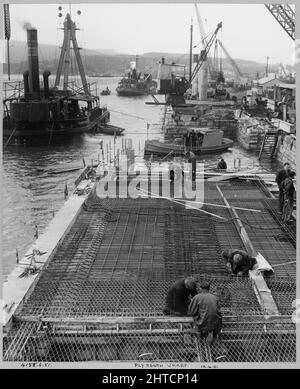 Plymouth Wharf, Plymouth, 12/06/1951. Ein Team von Männern, die Stahlverstärkungen während des Baus von Plymouth Wharf befestigen. Plymouth Wharf wurde Anfang 1950s von Laing erbaut und war der Coaling Wharf für das Plymouth 'B' Power Station. Stockfoto