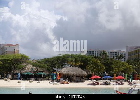 Blick auf den Aruba Dock am Strand Stockfoto