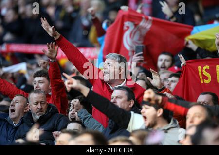 London, Großbritannien. 27.. Februar 2022. Liverpool-Fans beim Carabao-Cup-Finale, Chelsea gegen Liverpool, am 27. Februar 2022 im Wembley-Stadion, London, Großbritannien. Kredit: Paul Marriott/Alamy Live Nachrichten Stockfoto