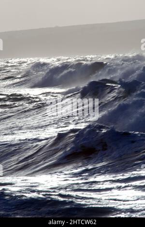 Godrevy Point, Gwinear-Gwithian, Cornwall, 2011. Allgemeiner Blick auf das raue Meer vor Godrevy Point. Stockfoto