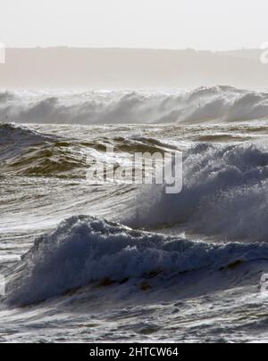 Godrevy Point, Gwinear-Gwithian, Cornwall, 2011. Allgemeiner Blick auf das raue Meer vor Godrevy Point. Stockfoto